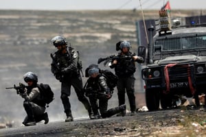 Des soldats israéliens, le 15 mai 2018 à la frontière avec Gaza. Les affrontements ont fait ce jour-là au moins 58 morts, côté palestinien. © REUTERS/Mohamad Torokman