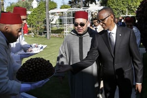 Mohammed VI et Paul Kagame, lors de la rupture du jeûne à Casablanca, le 20  juin 2016 (image d’illustration). © Abdeljalil Bounhar/AP/SIPA