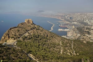 Une vue du port d’Oran, en Algérie, en juillet 2017. © Martin Sterba/AP/SIPA
