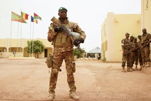 Un soldat malien du G5 Sahel, groupe qui lutte contre les jihadistes dans la région, à Sévaré (Mali) le 30 mai 2018. © SEBASTIEN RIEUSSEC / AFP