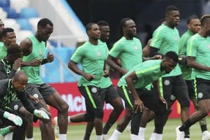 Les joueurs de l’équipe du Nigeria s’entraînent, le 15 juin 2018, avant leur premier match de Mondial en Russie contre la Croatie. © Czarek Sokowski/AP/SIPA