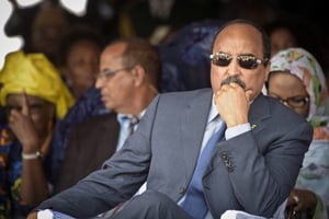 Mohamed Ould Abdelaziz à Banjul, le 18 février 2017, lors de l’investiture du président gambien, Adama Barrow. © Seyllou/AFP