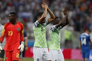 Les joueurs nigérians fêtent leur victoire face à l’Islande, le 22 juin 2018. © Darko Vojinovic/AP/SIPA