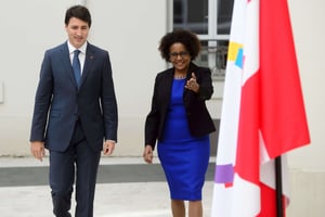 Le Premier ministre du Canada, Justin Trudeau, avec Michaëlle Jean, secrétaire générale de l’Organisation internationale de la Francophonie, au siège de l’OIF à Paris, le lundi 16 avril 2018. © Sean Kilpatrick/AP/SIPA