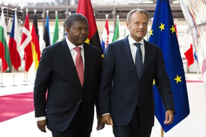 João Lourenço avec Donald Tusk, président du Conseil européen, le 4 juin, à Bruxelles. © Virginia Mayo/AP/SIPA