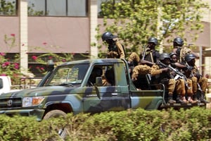 Une unité de l’armée burkinabè lors de l’attaque de l’état-major, à Ouagadougou, le 2 mars 2018. (Photo d’illustration) © Ludivine Laniepce/AP/SIPA.