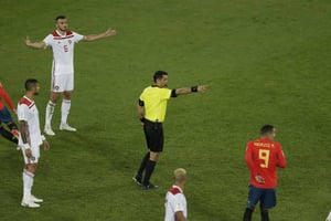 L’arbitre ouzbek Ravshan Irmatov lors du Match Maroc-Espagne, au Mondial 2018 en Russie, le 25 juin 2018. © Michael Sohn/AP/SIPA