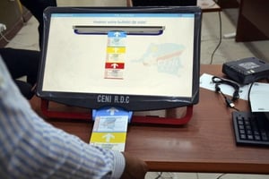 Une des machines à voter prévues pour les élections du 23 décembre 2018 en RDC. © John Bompengo/AP/SIPA
