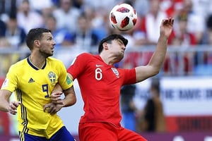 L’Anglais Harry Maguire domine le Suédois Marcus Berg de la tête, le 7 juillet 2018. © Alastair Grant/AP/SIPA