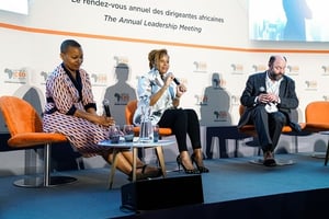 De g. à d., Patricia Sennequier, Rachel Nyaradzo Adams et Laurent Bibard, lors du débat sur le leadership au Féminin du premier forum Women in Business, le 3 juillet 2018 à Paris. © Africa CEO Forum