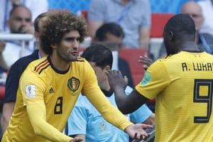 Les attaquants de l’équipe de Belgique Marouane Fellaini et Romelu Lukaku, face à la Tunisie, le 23 juin 2018, lors du Mondial en Russie. © Hassan Ammar/AP/SIPA