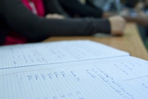 Le cahier de cours d’un étudiant de l’Esca, à Casablanca. © Hassan OUAZZANI Pour Jeune Afrique