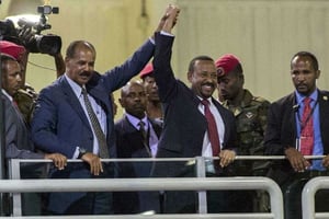 Le président érythréen Issayas Afeworki (à gauche) et le Premier ministre éthiopien Abiy Ahmed, à Addis-Abeba le 15 juillet 2018. © Mulugeta Ayene/AP/SIPA