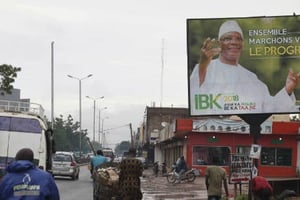 Une affiche de la campagne d’Ibrahim Boubacar Keïta, dans les rues de Bamako, le 18 juillet 2018. © Baba Ahmed/AP/SIPA