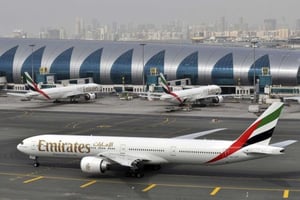 Un appareil de la compagnie Emirates, à l’aéroport international de Dubaï. © Adam Scheck/AP/SIPA