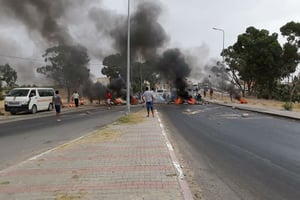 Des manifestants bloquent une route entre Gafsa et Tunis, le 23 juillet 2018, pour protester contre les pénuries d’eau. © DR / Observatoire tunisien de l’eau