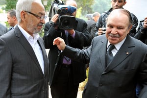Rached Ghannouchi en compagnie du président algérien, Abdelaziz Bouteflika, en 2011. © farouk batiche/AFP