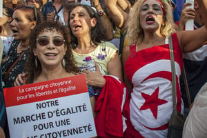 Manifestation en faveur de l’égalité citoyenne entre hommes et femmes, le 13 août 2018 à Tunis. © AP/Sipa