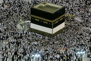 Les pèlerins font le tour de la Kaaba, dans la Grande Mosquée, lors de l’édition 2018 du hajj, le 19 août 2018. © Dar Yasin/AP/SIPA