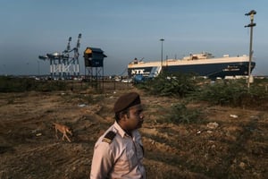 Le port de Hambantota, au Sri Lanka, construit avec des financement chinois est passé fin 2017 sous le contrôle de China Merchants Port Holdings après que le Sri Lanka eut échoué à honorer la dette contractée pour sa construction. © ADAM DEAN/NYT-REDUX-REA