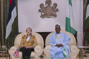 La Première ministre Theresa May avec son homologue nigérian Muhammadu Buhari, à Abuja, le 29 août 2018. © Sunday Aghaeze/AP/SIPA