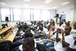 Cinquante jeunes porteurs de projets participaient au Médiathon de Brazzaville, organisé par l’OIF à la mi-avril, lors du Salon international des TIC (Osiane). © KIMVIDI Christ