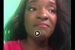 Dans une vidéo Facebook, Cécile Djunga a dénoncé les propos racistes dont elle dit être victime depuis qu’elle présente la météo à la RTBF. © Capture d’écran Facebook/Cécile Djunga