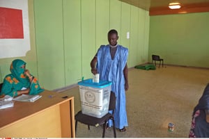 Dans un bureau de vote de Nouakchott, en Mauritanie, en 2014 (photo d’illustration). © Ahmed Mohamed/AP/SIPA