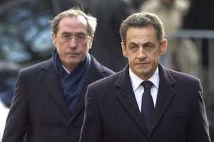 Nicolas Sarkozy, accompagné de Claude Guéant, en décembre 2011. © Michel Euler/AP/SIPA