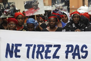 Lors d’une manifestation de femmes contre les violences posélectorales, le 8 mars 32011 à Abidjan. © Rebecca Blackwell/AP/SIPA