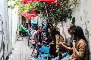 Café de la vigne, dans la rue Souk-Erbaa, à Tunis © Wissow photographe