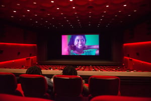 Le cinéma Majestic Ivoire à Abidjan (Côte d’Ivoire), à l’interieur de l’hôtel Sofitel Ivoire. Durant une projection de « Star wars: Rogue One » Le 17/12/2016 © Youri Lenquette pour JA
