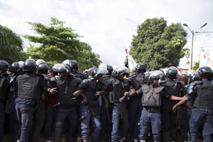 Une manifestation interdite de l’opposition au Mali a été dispersée à coup de gaz lacrymogène vendredi à Bamako. © Annie Risemberg / AFP
