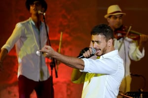 Le chanteur marocain Saad Lamjarred sur scène le 31 juillet 2016 lors du festival de Carthage en Tunisie. © AFP/Archives – FETHI BELAID