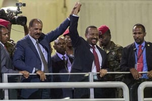Le Premier ministre éthiopien, Abiy Ahmed (à droite), aux côtés du président érythréen Isaias Afwerki, le 15 juillet 2018 à Addis-Abeba. © Mulugeta Ayene/AP/SIPA