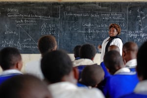 Cours de maths dans une école rwandaise, en 2016 © Marian Galovic/Shutterstock