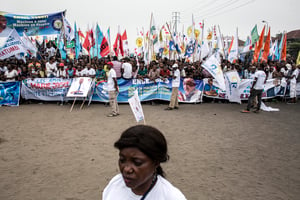 Le 29 septembre, à Kinshasa, des milliers de personnes ont acclamé Martin Fayulu, Vital Kamerhe, Freddy Matungulu, Adolphe Muzito et Félix Tshisekedi. © JOHN WESSELS/AFP