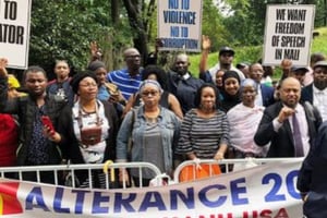 Opposants maliens manifestant contre Ibrahim Boubacar Keïta, à New York, le 26 septembre 2018. © Copie d’écran twitter