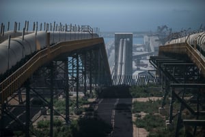Port marocain de Jorf Lasfar, plus grande plateforme de production d’engrais phosphatés du monde (capacité de 11 Mt/an d’engrais phosphatés et de 6 Mt d’acide phosphorique. © HOC/OCP
