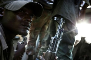 Des soldats des Forces armées de la République démocratique du Congo (FARDC) en patrouille en octobre 2018 en RDC. © afp.com – JOHN WESSELS
