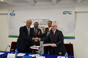 Signature des contrats entre le FGIS, Eranove et le gouvernement du Gabon, le 26 octobre 2018. © Eranove