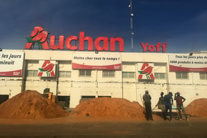 Un magasin Auchan à Yoff, une commune proche de Dakar. © Manon Laplace pour JA