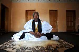 Messaoud Ould Boulkheir, le patron de l’Alliance populaire progressiste (APP),  à son domicile en 2010, à Nouakchott. © Jeune Afrique