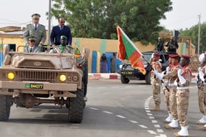 Le président mauritanien lors d’un défilé militaire, en novembre 2017. © AFP