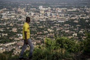 Vue de Bamako depuis le sommet de la colline Lassa. © Sylvain Cherkaoui pour JA