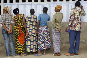 Des électeurs congolais à un bureau de vote de Kinshasa, lors de l’élection de 2006 (archives). © EUTERS/Finbarr O` Reilly