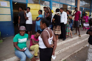 Une file d’attente dans un bureau de vote d’Antananarivo, lors du second tour de la présidentielle du 19 décembre 2018. © REUTERS/Malin Palm