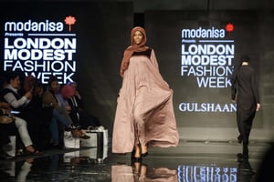 Un défilé lors du London Modest Fashion Week, en avril 2017. © tolga akmen/Anadolu Agency/AFP