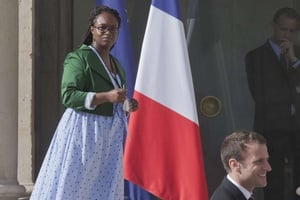 Sibeth Ndiaye et Emmanuel Macron à l’Elysée en mai 2017 © Michel Euler/AP/SIPA