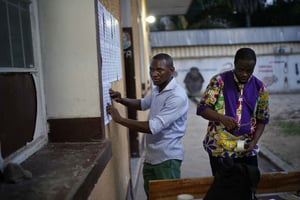 A l’entrée d’un bureau de vote de Kinshasa, le 30 décembre 2018. © Jerome Delay/AP/SIPA